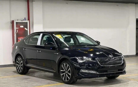 Skoda Superb III рестайлинг, 2023 год, 1 950 000 рублей, 3 фотография