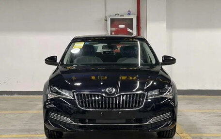 Skoda Superb III рестайлинг, 2023 год, 1 950 000 рублей, 2 фотография