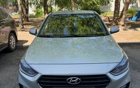 Hyundai Solaris II рестайлинг, 2018 год, 1 350 000 рублей, 1 фотография