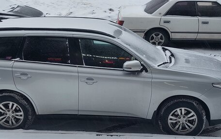 Mitsubishi Outlander III рестайлинг 3, 2013 год, 1 180 000 рублей, 2 фотография