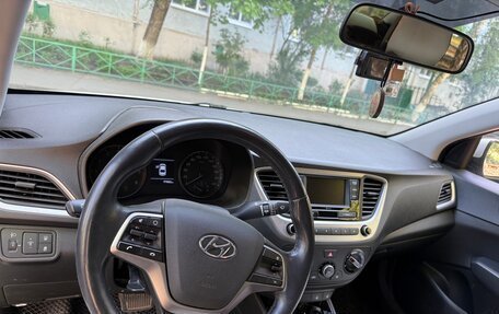 Hyundai Solaris II рестайлинг, 2018 год, 1 350 000 рублей, 5 фотография