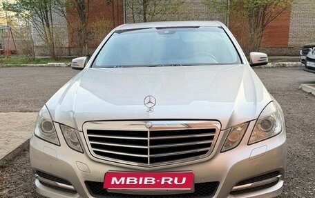 Mercedes-Benz E-Класс, 2012 год, 2 300 000 рублей, 1 фотография
