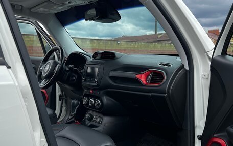 Jeep Renegade I рестайлинг, 2016 год, 1 700 000 рублей, 28 фотография