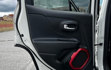 Jeep Renegade I рестайлинг, 2016 год, 1 700 000 рублей, 36 фотография