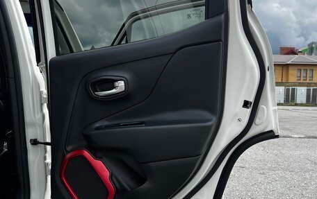 Jeep Renegade I рестайлинг, 2016 год, 1 700 000 рублей, 34 фотография