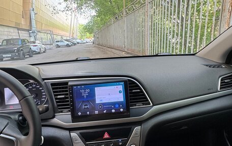 Hyundai Elantra VI рестайлинг, 2017 год, 1 130 000 рублей, 2 фотография