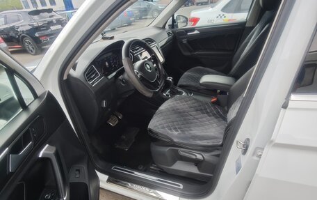 Volkswagen Tiguan II, 2018 год, 2 300 000 рублей, 6 фотография