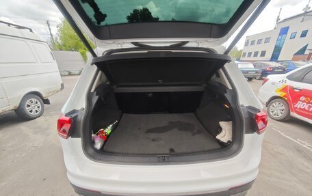 Volkswagen Tiguan II, 2018 год, 2 300 000 рублей, 4 фотография