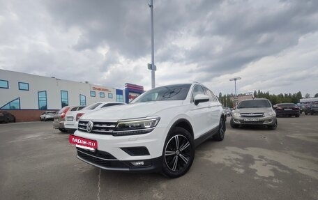 Volkswagen Tiguan II, 2018 год, 2 300 000 рублей, 2 фотография