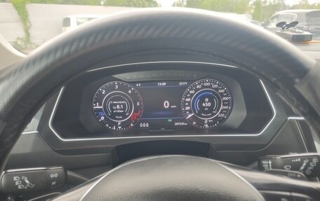Volkswagen Tiguan II, 2018 год, 2 300 000 рублей, 17 фотография