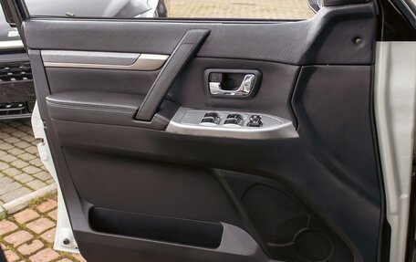 Mitsubishi Pajero IV, 2014 год, 2 295 000 рублей, 12 фотография
