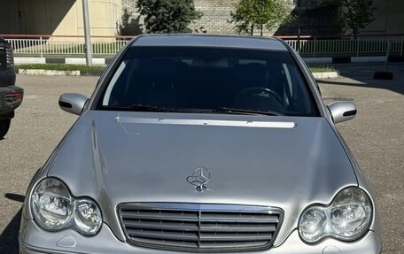 Mercedes-Benz C-Класс, 2005 год, 1 000 000 рублей, 2 фотография