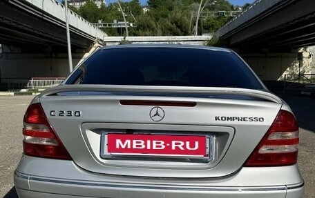Mercedes-Benz C-Класс, 2005 год, 1 000 000 рублей, 4 фотография
