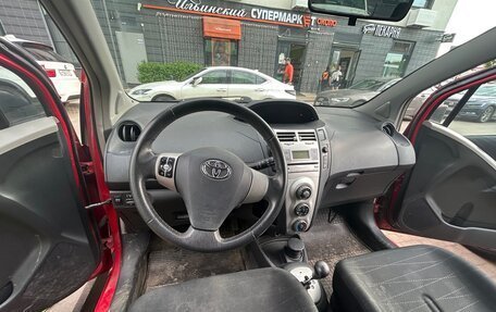 Toyota Yaris III рестайлинг, 2008 год, 440 000 рублей, 15 фотография