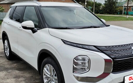 Mitsubishi Outlander, 2022 год, 3 350 000 рублей, 11 фотография