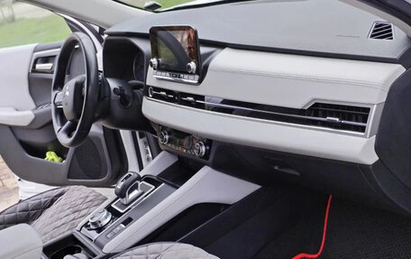 Mitsubishi Outlander, 2022 год, 3 350 000 рублей, 14 фотография