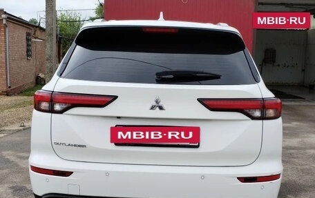 Mitsubishi Outlander, 2022 год, 3 350 000 рублей, 10 фотография