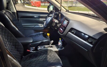 Mitsubishi Outlander III рестайлинг 3, 2014 год, 1 350 000 рублей, 8 фотография