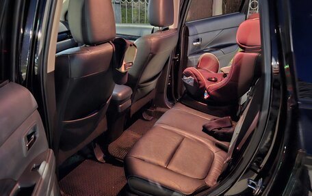 Mitsubishi Outlander III рестайлинг 3, 2014 год, 1 350 000 рублей, 11 фотография