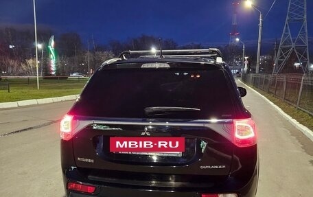 Mitsubishi Outlander III рестайлинг 3, 2014 год, 1 350 000 рублей, 12 фотография