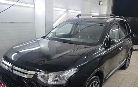 Mitsubishi Outlander III рестайлинг 3, 2014 год, 1 350 000 рублей, 2 фотография