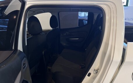 Mitsubishi L200 IV рестайлинг, 2017 год, 1 560 000 рублей, 24 фотография