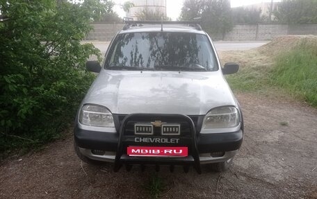 Chevrolet Niva I рестайлинг, 2004 год, 400 000 рублей, 1 фотография