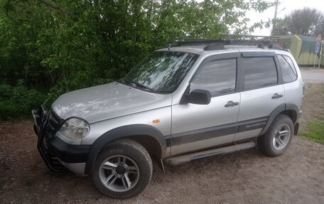 Chevrolet Niva I рестайлинг, 2004 год, 400 000 рублей, 3 фотография