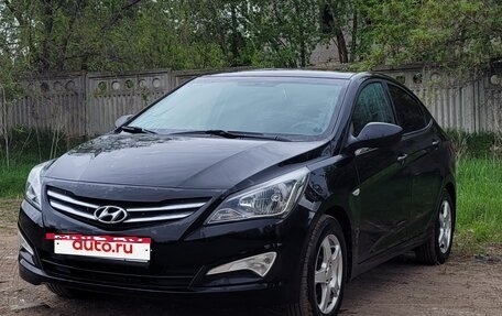 Hyundai Solaris II рестайлинг, 2015 год, 840 000 рублей, 2 фотография