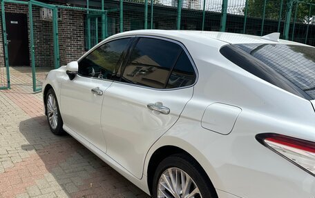 Toyota Camry, 2020 год, 3 300 000 рублей, 2 фотография