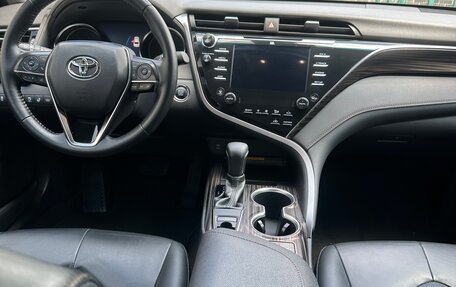 Toyota Camry, 2020 год, 3 300 000 рублей, 5 фотография