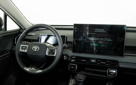 Toyota RAV4, 2025 год, 4 280 000 рублей, 13 фотография