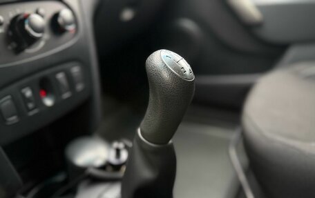 Renault Sandero II рестайлинг, 2015 год, 890 000 рублей, 21 фотография