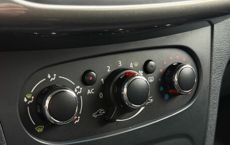 Renault Sandero II рестайлинг, 2015 год, 890 000 рублей, 18 фотография