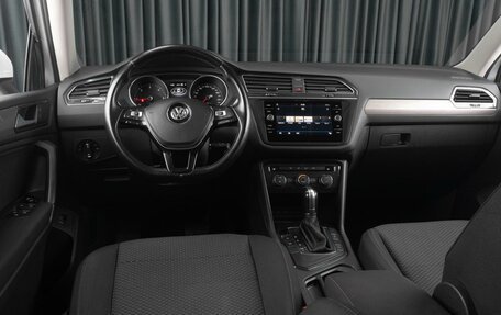 Volkswagen Tiguan II, 2018 год, 2 129 000 рублей, 6 фотография