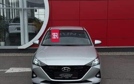 Hyundai Solaris II рестайлинг, 2021 год, 1 704 000 рублей, 2 фотография