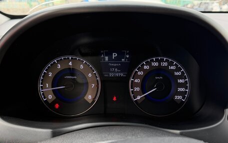 Hyundai Solaris II рестайлинг, 2011 год, 800 000 рублей, 6 фотография