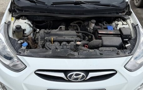Hyundai Solaris II рестайлинг, 2011 год, 800 000 рублей, 4 фотография