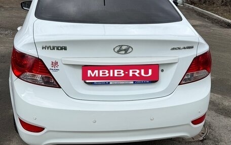 Hyundai Solaris II рестайлинг, 2011 год, 800 000 рублей, 3 фотография