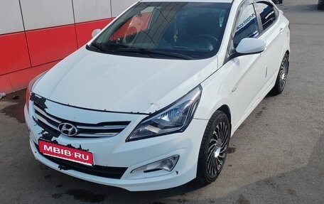 Hyundai Solaris II рестайлинг, 2015 год, 650 000 рублей, 1 фотография