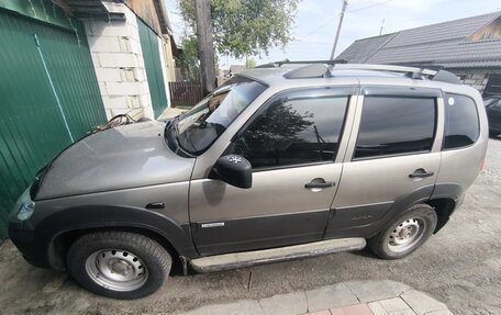 Chevrolet Niva I рестайлинг, 2018 год, 660 000 рублей, 3 фотография