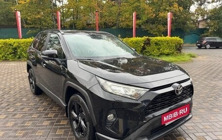 Toyota RAV4, 2021 год, 4 000 000 рублей, 5 фотография