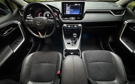 Toyota RAV4, 2021 год, 4 000 000 рублей, 6 фотография