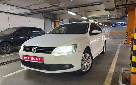 Volkswagen Jetta VI, 2014 год, 750 000 рублей, 3 фотография