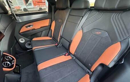 Bentley Bentayga I, 2024 год, 31 500 000 рублей, 12 фотография