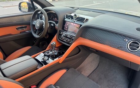 Bentley Bentayga I, 2024 год, 31 500 000 рублей, 16 фотография