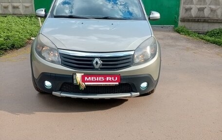 Renault Sandero II рестайлинг, 2013 год, 750 000 рублей, 2 фотография