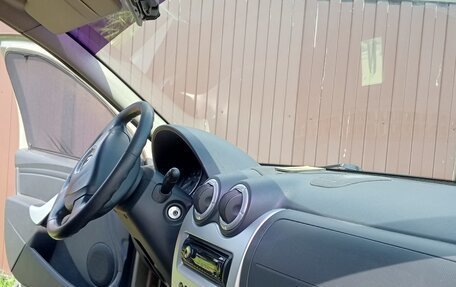 Renault Sandero II рестайлинг, 2013 год, 750 000 рублей, 21 фотография