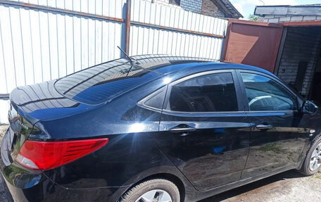 Hyundai Solaris II рестайлинг, 2015 год, 1 300 000 рублей, 3 фотография