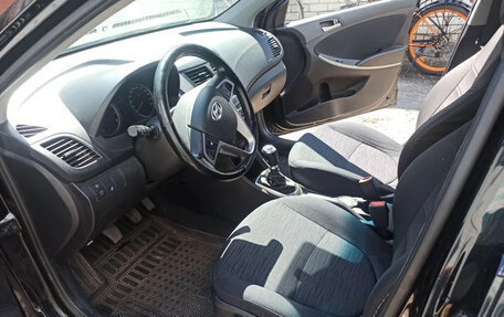 Hyundai Solaris II рестайлинг, 2015 год, 1 300 000 рублей, 5 фотография